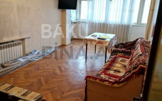 3 Room Old Apartment for Sale in Baku