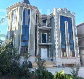 8 Room House / Villa for Sale in Baku