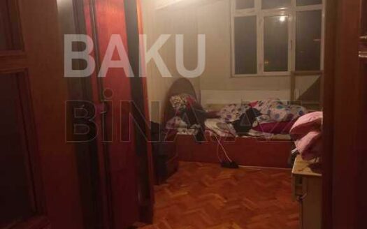 2 Rooms Old Apartment for Sale in Baku