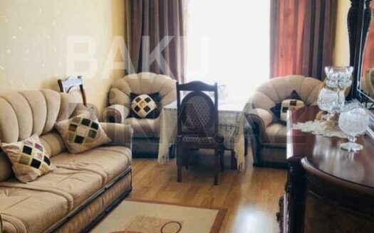 3 Room Old Apartment for Sale in Baku