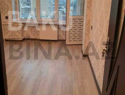 3 Room Old Apartment for Sale in Baku