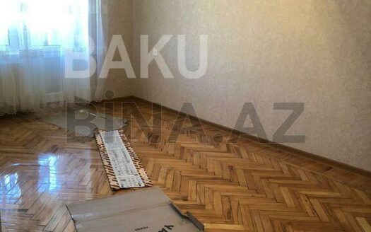 2 Rooms Old Apartment for Sale in Baku