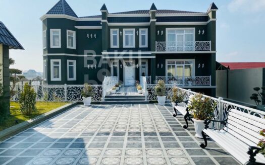 6 Room House / Villa for Sale in Baku