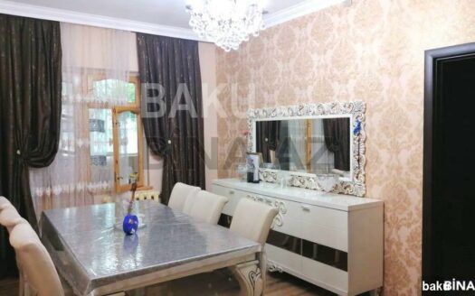 5-Room Old Apartment for Sale in Baku