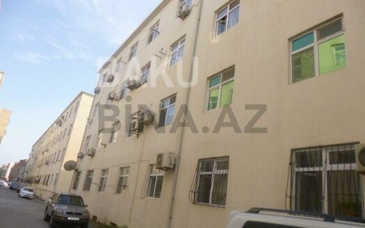 3 Room Old Apartment for Sale in Baku