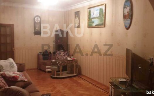 3 Room Old Apartment for Sale in Baku