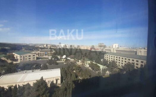 4 Room Old Apartment for Sale in Baku