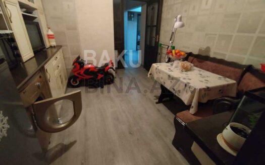 3 Room Old Apartment for Sale in Baku