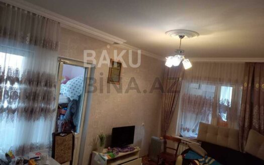 1 Room Old Apartment for Sale in Baku